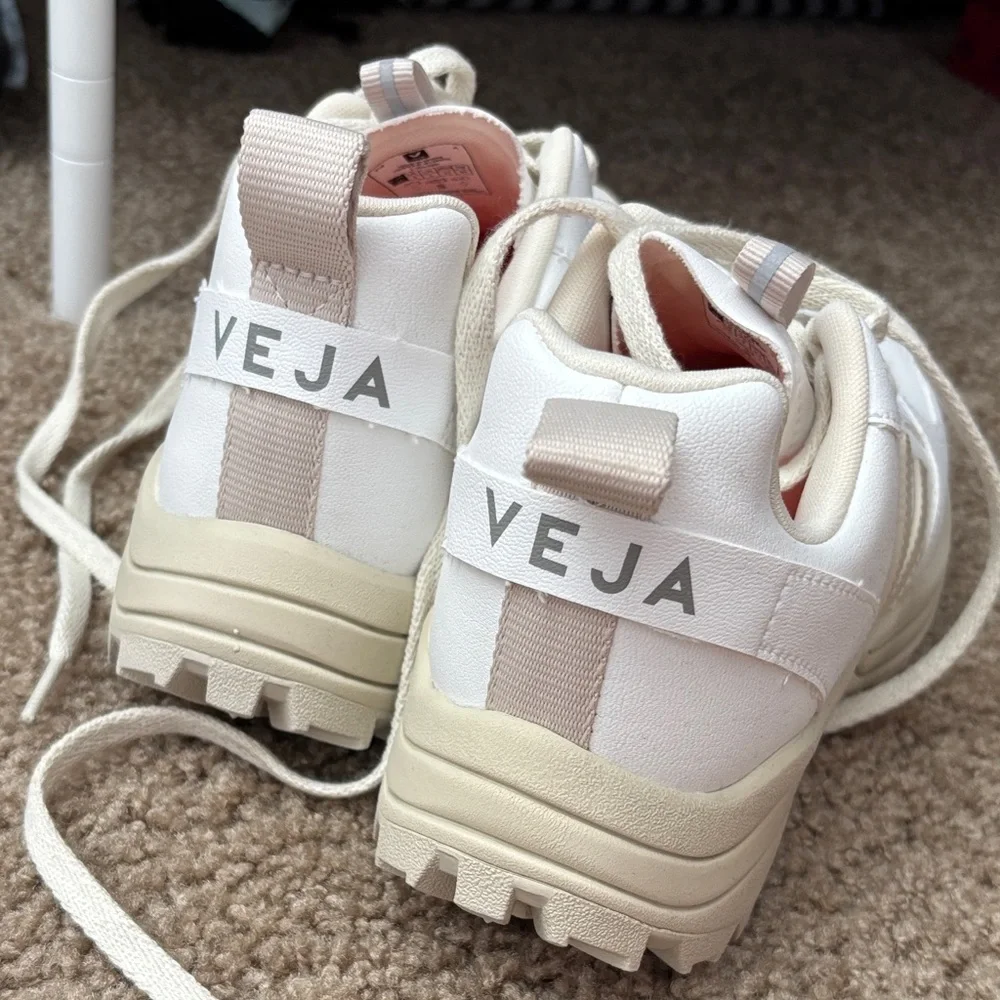 Veja Off-White and Beige Sneakers, brand new - Picture 2 of 5